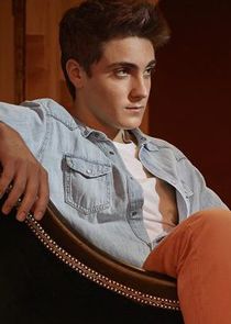 Noah Silver
as Samuel 