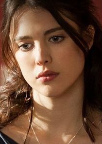 Margaret Qualley
as Jill Garvey