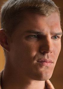 Chris Zylka
as Tom Garvey