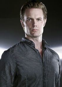 Garret Dillahunt
as George Laszlo