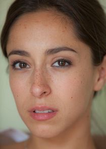 Oona Chaplin
as Maddy DaCosta