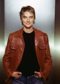 Shawn Reaves
as Harrison Davies