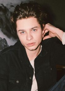 Toby Wallace
as Campbell