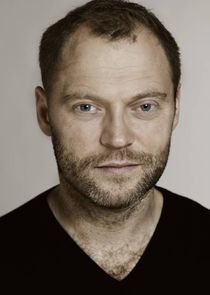 Jakob Ulrik Lohmann
as Thomas