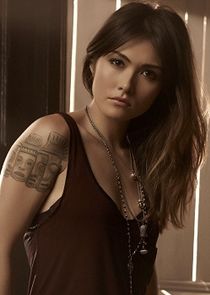 Daniella Pineda
as Sophie Deveraux