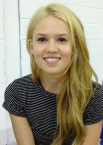 Jenessa Grant
as Rosa Nickel