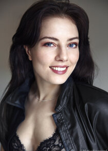 Sofia Karemyr
as Stefanie Dahlgren
