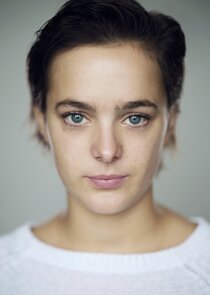 Philippine Velge
as Odette