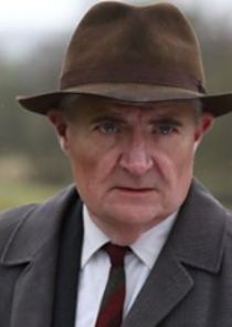 Jim Broadbent
as DCS Tommy Butler