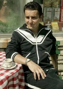 Max Casella
as Benny Fazio