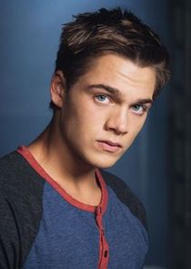 Dylan Sprayberry
as Liam Dunbar