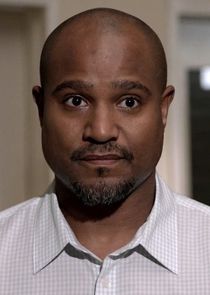 Seth Gilliam
as Dr. Alan Deaton