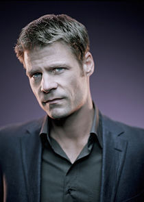 Joel Gretsch
as Tom Baldwin