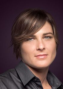 Daniel Sea
as Moira/Max Sweeney