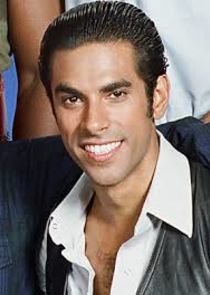 Eddie Velez
as Frankie 