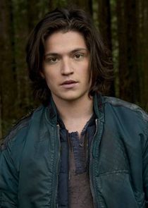 Thomas McDonell
as Finn Collins