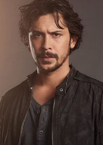 Bob Morley
as Bellamy Blake