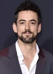 Luis Gerardo Méndez
as Baltasar Frías