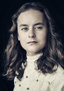 Sydney Lucas
as Jeannie McCullough