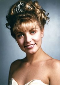 Sheryl Lee
as Laura Palmer
