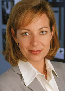 Allison Janney
as Claudia Jean 
