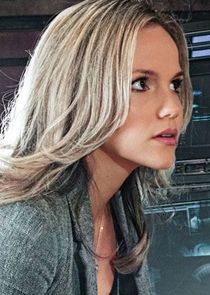 Alexa Havins Bruening
as Esther Drummond