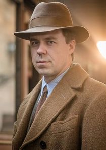 Andrew Buchan
as Franklin Clarke