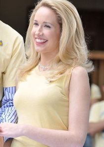 Anna Camp
as Sarah Newlin