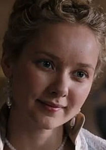 Alexandra Dowling
as Queen Anne