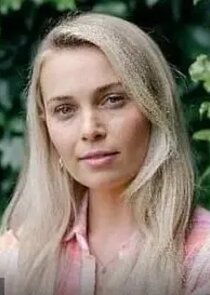 Marny Kennedy
as Simone Callahan