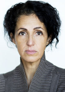 Amira Ghazalla
as Mrs Eaves