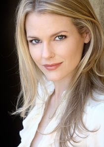 Chelsey Crisp
as Kirsten Furst