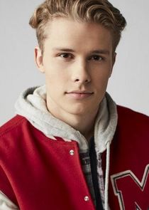 Logan Shroyer
as Teenage Kevin Pearson