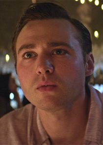 Emory Cohen
as Homer Roberts