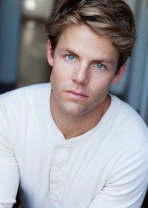 Lachlan Buchanan
as Gaz Healy