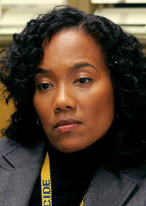 Sonja Sohn
as Det. Shakima 
