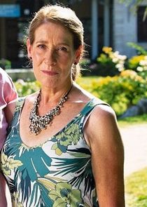 Phyllis Logan
as Maggie Smart