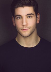 Adam Kaplan
as Simon Lovewell