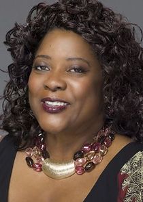 Loretta Devine
as Georgia Cummings