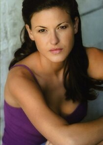 Alicia Lagano
as Selena Ramos