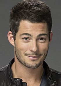 Brian Hallisay
as Kyle Parks