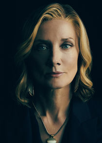 Joely Richardson
as Linda Farrier