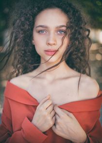 Nina Fotaras
as La Ragazza