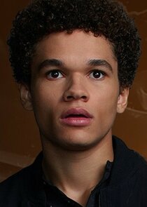 Armani Jackson
as Everett Lang