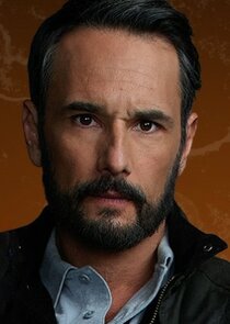 Rodrigo Santoro
as Garrett Briggs