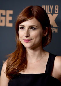 Aya Cash
as Callie
