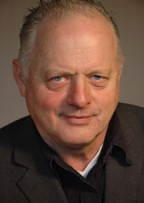 Robert Pugh
as Bob Harris