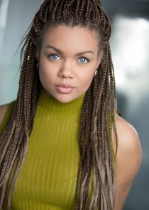 Hollie Edwin
as Sydney Hurst