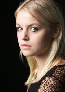 Emily Reid
as Roxanna Dubiki