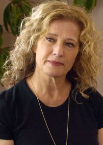 Nancy Travis
as Lisa
